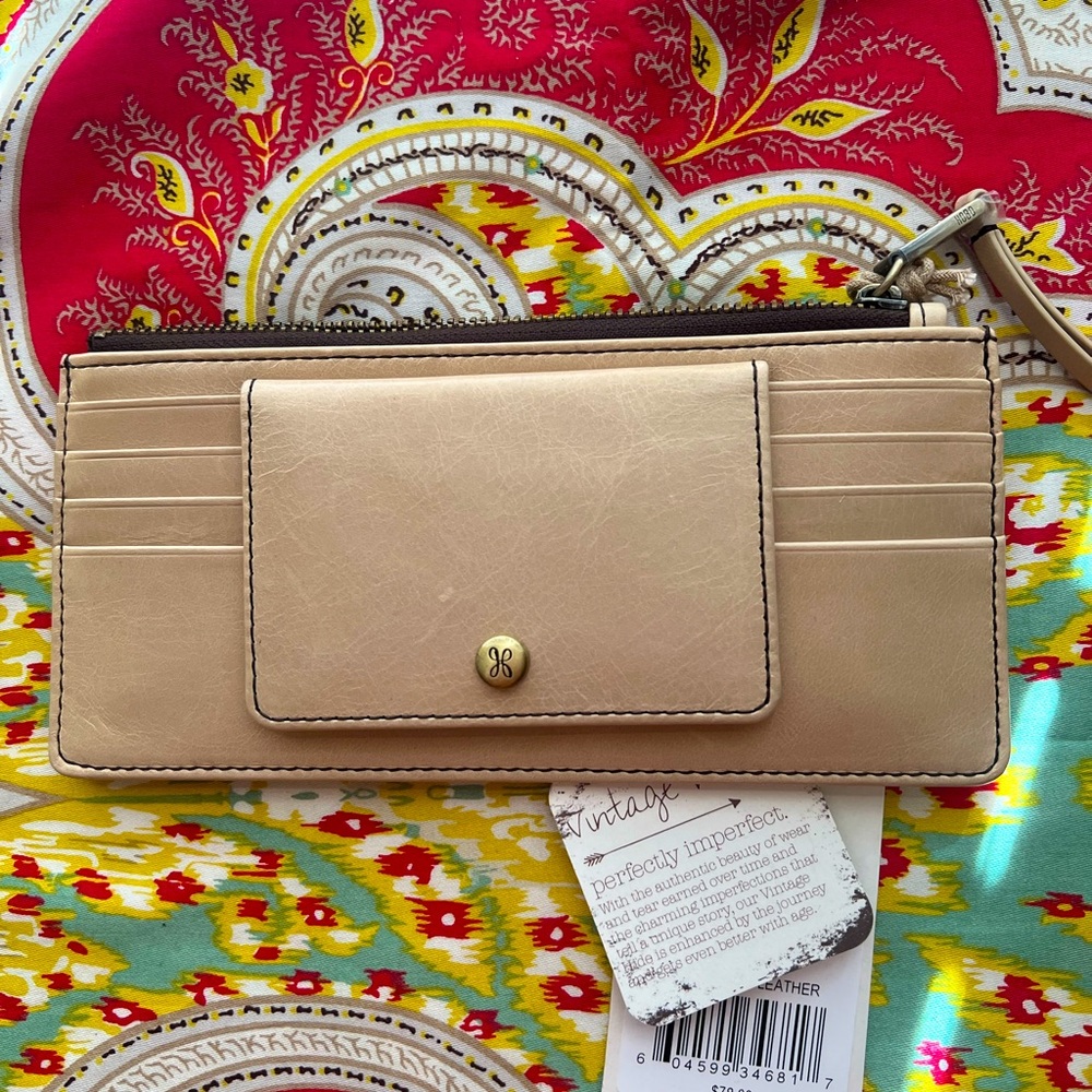 NWT HOBO INTERNATIONAL AMAZE WALLET ~ COLOR PARCHMENT